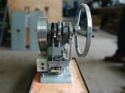 Image 1 Station TDP-1.5T Single Punch Tablet Press - 1 from Bid-on-Equipment.com