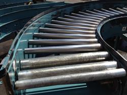 Image 16" Powered Case Incline Conveyor w/ (4) 90^ Curves, Cleated Belt - 2 from Bid-on-Equipment.com