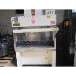 Image BAKER BIOGUARD Safety Cabinet - 1 from Bid-on-Equipment.com