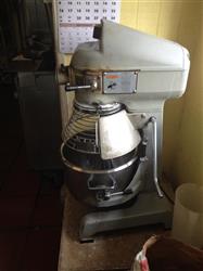Image 20 QT GLOBE SP20 Mixer - 3 from Bid-on-Equipment.com