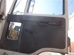 Image 1993 FORD CF7000 Truck - 8 from Bid-on-Equipment.com
