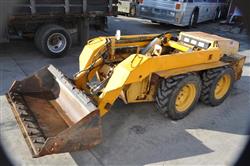 Image JOHN DEERE Skid Steer - 14 from Bid-on-Equipment.com