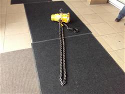 Image 1.5 Ton INGERSOLL RAND Pneumatic Chain Hoist - 6 from Bid-on-Equipment.com