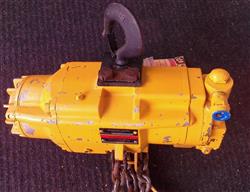 Image 1.5 Ton INGERSOLL RAND Pneumatic Chain Hoist - 7 from Bid-on-Equipment.com