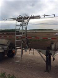 Image STAINLESS TANK & EQUIPMENT CO. Dual Compartment Tanker Trailer - Stainless Steel  - 7 from Bid-on-Equipment.com
