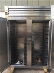 Image TRAULSEN Two Section Pass-Through Refrigerator  - 2 from Bid-on-Equipment.com
