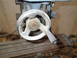 Image ENCO 100-5100 Knee Mill - 8 from Bid-on-Equipment.com