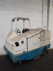 Image TENNANT 7400 Gas Floor Scrubber  - 1 from Bid-on-Equipment.com