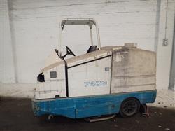 Image TENNANT 7400 Gas Floor Scrubber  - 3 from Bid-on-Equipment.com