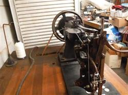 Image SINGER 7-31 Harness Leather Sewing Machine - 13 from Bid-on-Equipment.com