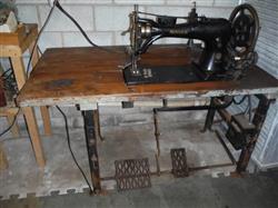 Image SINGER 7-31 Harness Leather Sewing Machine - 16 from Bid-on-Equipment.com