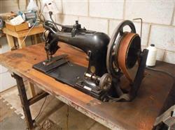 Image SINGER 7-31 Harness Leather Sewing Machine - 17 from Bid-on-Equipment.com