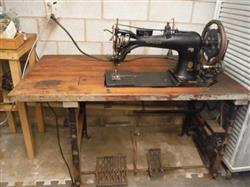Image SINGER 7-31 Harness Leather Sewing Machine - 1 from Bid-on-Equipment.com