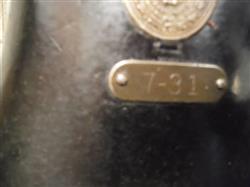 Image SINGER 7-31 Harness Leather Sewing Machine - 3 from Bid-on-Equipment.com