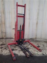 Image MOBILE PALLET TRUCK INC. B80CSA Hydraulic Straddle Lift - 1 from Bid-on-Equipment.com