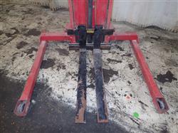 Image MOBILE PALLET TRUCK INC. B80CSA Hydraulic Straddle Lift - 2 from Bid-on-Equipment.com