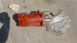 Image Hydraulic Motor P/N: 104-1389-006 - 1 from Bid-on-Equipment.com