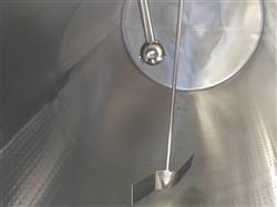 Image 1250 Gallon Horizontal Milk Tank - Stainless Steel - 5 from Bid-on-Equipment.com