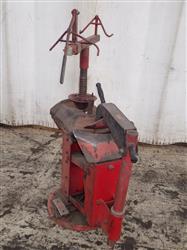 Image COATS 710 Tire Machine - 1 from Bid-on-Equipment.com
