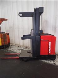 Image RAYMOND EASI-OPC30TT Electric Order Picker  - 2 from Bid-on-Equipment.com