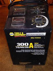 Image NAPA Battery Charger with Wheels 12V Automatic/Manual NIN 70300A 70/40/20 - 2 from Bid-on-Equipment.com