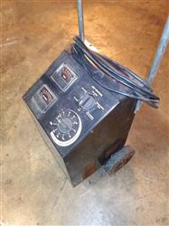 Image NAPA Battery Charger with Wheels 12V Automatic/Manual NIN 70300A 70/40/20 - 5 from Bid-on-Equipment.com