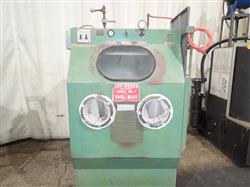 Image VACU BLAST CONSOLE 200-P Blast Cabinet - 2 from Bid-on-Equipment.com