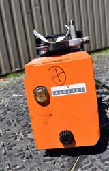 Image 3.2 CFM ALCATEL 2004A Vacuum Pump - 3 from Bid-on-Equipment.com