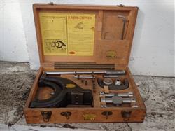 Image HOLDRIDGE 4-D Radii Cutter - 1 from Bid-on-Equipment.com