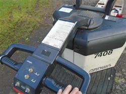 Image CROWN PE3540-80 Ride On Double Electric Pallet Jack - 8000 Pound - 4 from Bid-on-Equipment.com