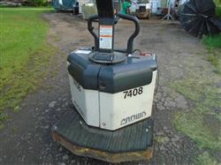 Image CROWN PE3540-80 Ride On Double Electric Pallet Jack - 8000 Pound - 5 from Bid-on-Equipment.com