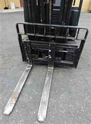 Image YALE Electric Fork Lift - 6 from Bid-on-Equipment.com