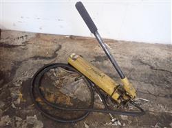 Image ENERPAC Manual Hydraulic Pump - 1 from Bid-on-Equipment.com