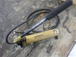 Image ENERPAC Manual Hydraulic Pump - 2 from Bid-on-Equipment.com