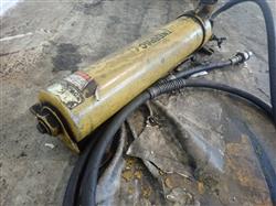 Image ENERPAC Manual Hydraulic Pump - 5 from Bid-on-Equipment.com