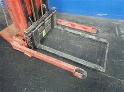 Image WESCO PTASFL-130-42-3550S Walk Behind Straddle Lift - 2 from Bid-on-Equipment.com