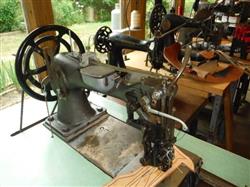 Image SINGER 7-33 M Sewing Machine With Reverse Harness Saddle Leather Sewing Machine - 2 from Bid-on-Equipment.com