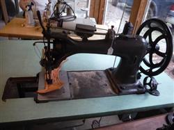 Image SINGER 7-33 M Sewing Machine With Reverse Harness Saddle Leather Sewing Machine - 4 from Bid-on-Equipment.com