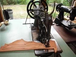 Image SINGER 7-33 M Sewing Machine With Reverse Harness Saddle Leather Sewing Machine - 10 from Bid-on-Equipment.com