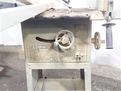 Image DELTA 34-670 10in Table Saw - 2 from Bid-on-Equipment.com