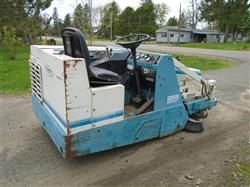 Image TENNENT Ride On Floor Parking Lot Sweeper - 2 from Bid-on-Equipment.com