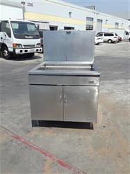 Image 34in PITCO 34PSS Donut Fryer - 2 from Bid-on-Equipment.com