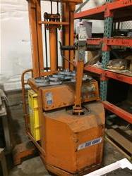 Image BLUE GIANT NA 110 W 30 Pallet Jack - 1 from Bid-on-Equipment.com