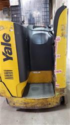 Image YALE Narrow Aisle Reach Forklift - 4 from Bid-on-Equipment.com