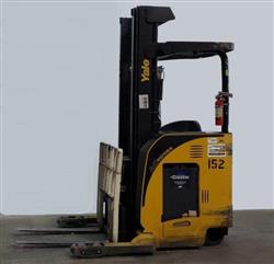 Image YALE Narrow Aisle Reach Forklift - 1 from Bid-on-Equipment.com