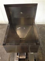 Image ERIEZ Tablet Feeder Mounted on Stainless Steel Cart - 6 from Bid-on-Equipment.com