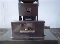 Image ERIEZ Tablet Feeder Mounted on Stainless Steel Cart - 9 from Bid-on-Equipment.com