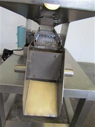 Image ERIEZ Table Feeder with Stainless Steel Hopper and Vibratory Feeder - 5 from Bid-on-Equipment.com