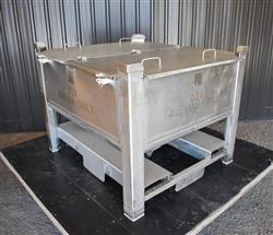 Image 200 Gallon Tote / Tank - Stainless Steel, Stackable - 2 from Bid-on-Equipment.com
