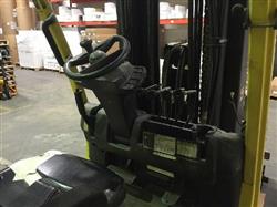 Image HYSTER Roll Clamp Truck - 7 from Bid-on-Equipment.com